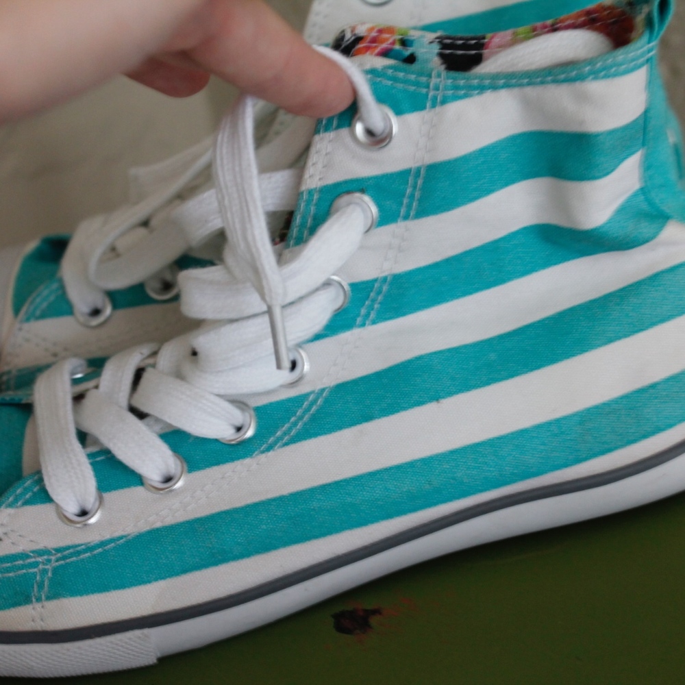 4/$20 Aeropostale blue and white striped high tops - Picture 4 of 7